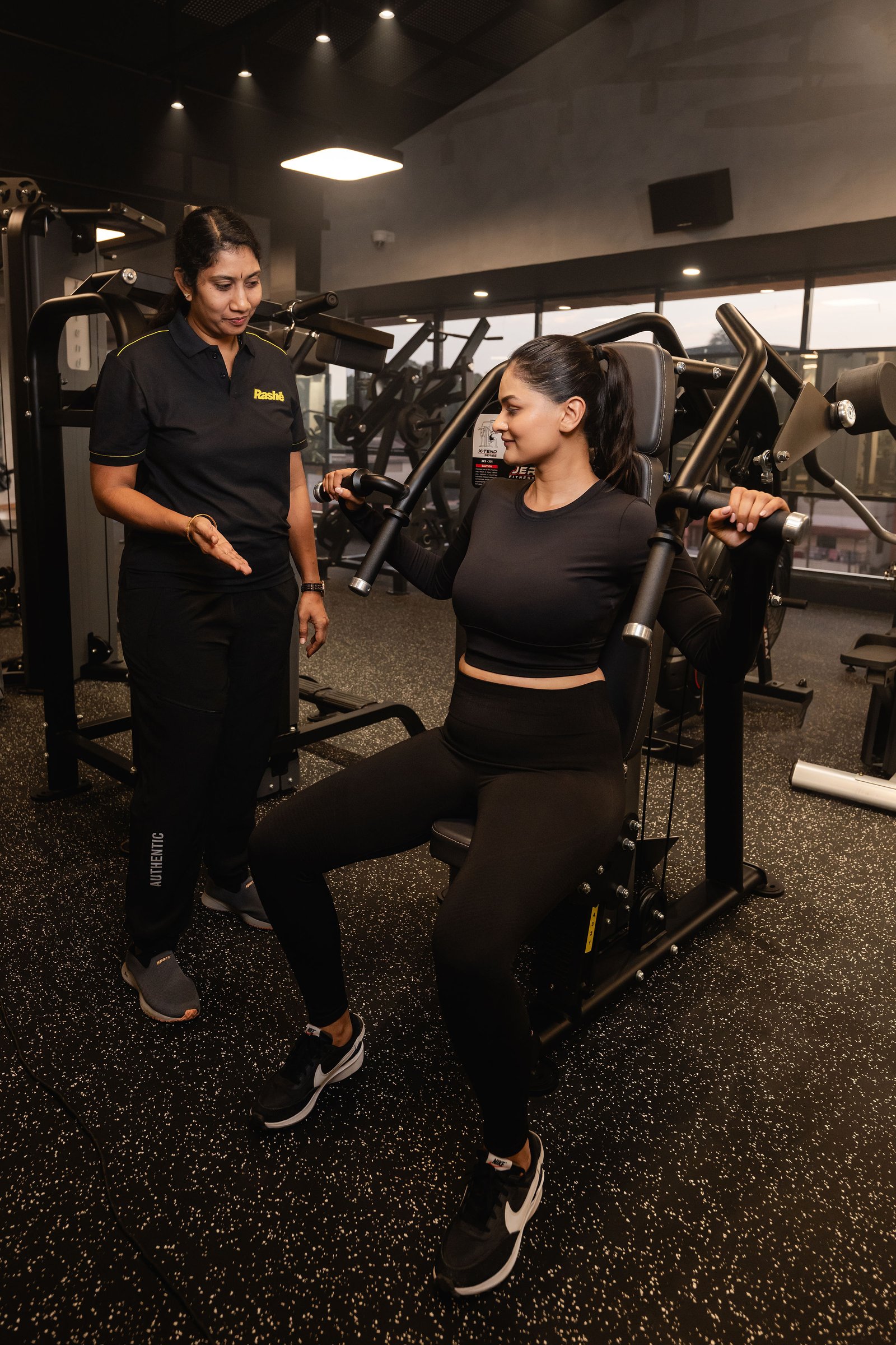 Strength training at Rashé Fitness